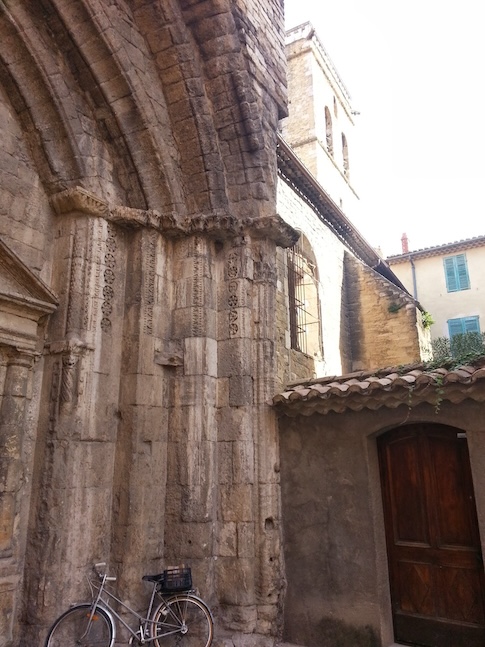 The east arch of the south side door of the Cathédrale Notre-Dame-de-Nazareth d’Orange