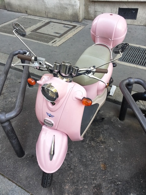 Pink U3 scooter parked on rue de Vaugirard