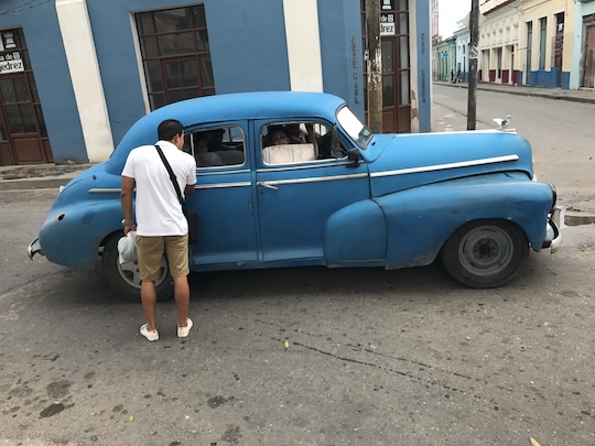 Taxi at Calle Medio and Calle 282