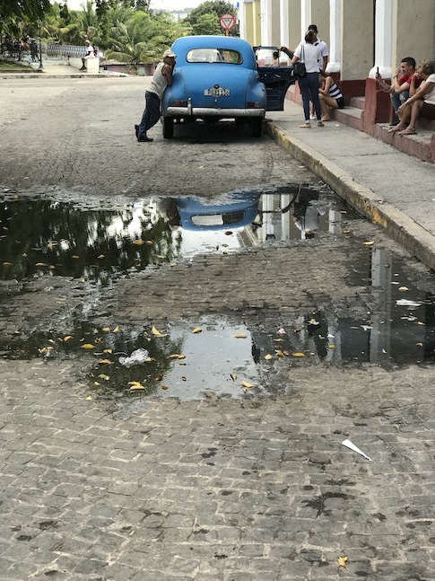 Taxi at Plaza de La Vigia