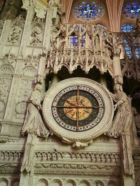 Astrological clock (from 1506) in the Chancel screen (rebuilt at the end of 18th century). It doesn’t work today; however, originally, it showed the time of day, day of week, month of year, the times of sunrise and sunset, the phase of the moon, and the current sign of the zodiac.